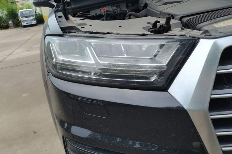 Used Audi Q7 2018 45 TFSI Technology Edition Right Front Headlight