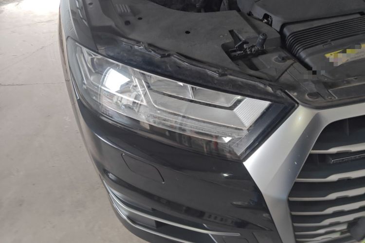 Used Audi Q7 2018 40 TFSI Comfort Model Right Front Headlight