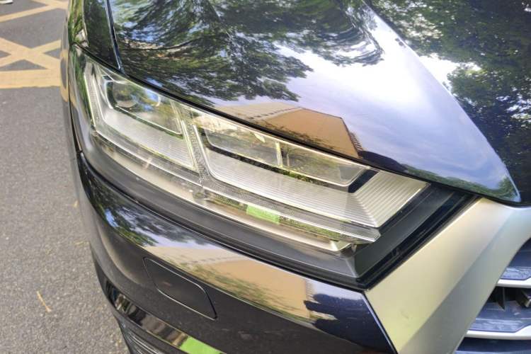 Used Audi Q7 2018 40 TFSI Comfort Model Right Front Headlight