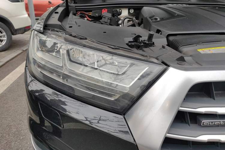 Used Audi Q7 2018 40 TFSI Comfort Model Right Front Headlight