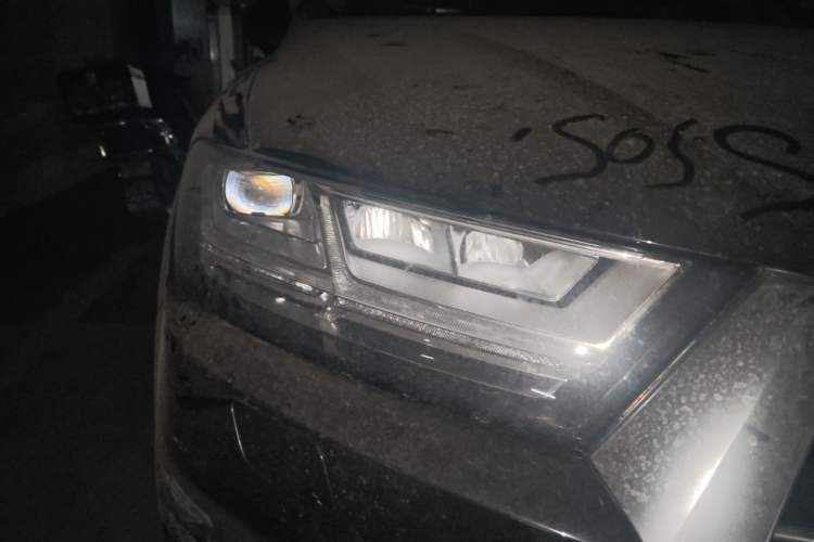 Used Audi Q7 2018 40 TFSI Comfort Model Right Front Headlight