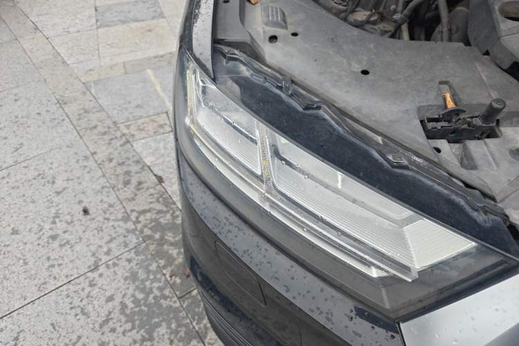 Used Audi Q7 2018 40 TFSI Comfort Model Right Front Headlight