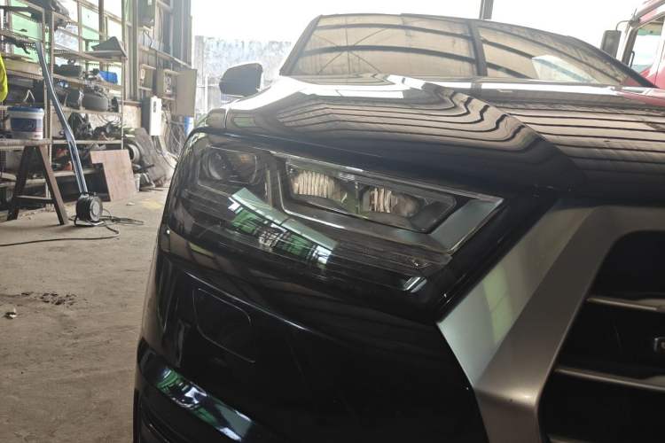 Used Audi Q7 2018 40 TFSI Comfort Model Right Front Headlight
