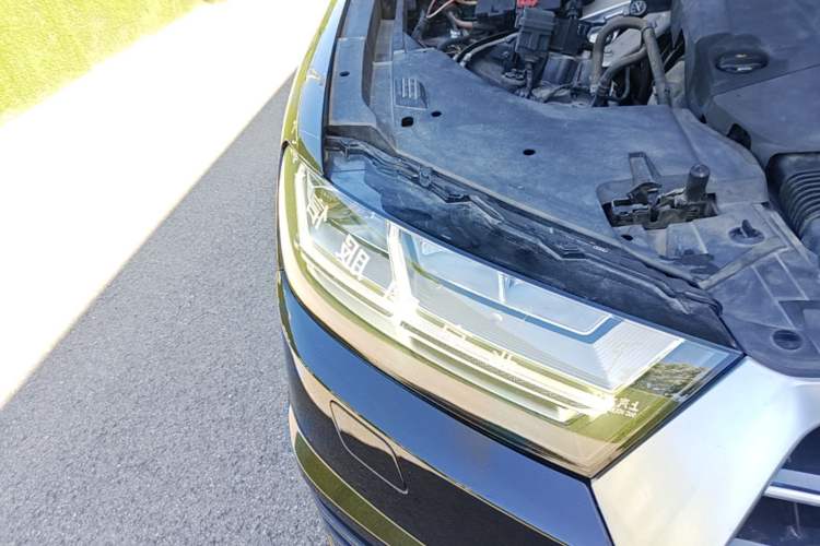 Used Audi Q7 2018 40 TFSI Comfort Model Right Front Headlight