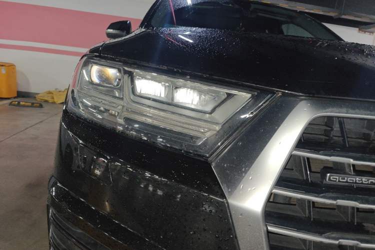 Used Audi Q7 2018 40 TFSI Comfort Model Right Front Headlight
