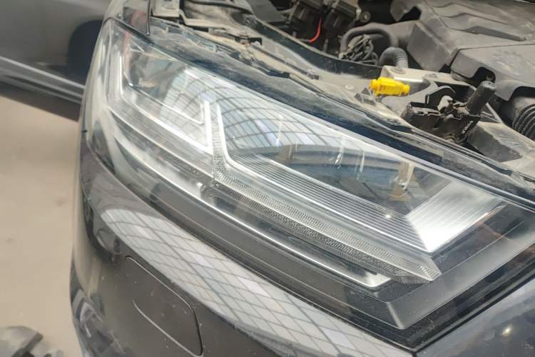 Used Audi Q7 2018 45 TFSI Technology Edition Right Front Headlight