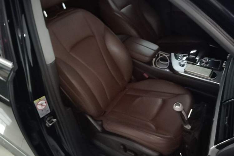Used Audi Q7 2018 45 TFSI Technology Edition Right Front Seat