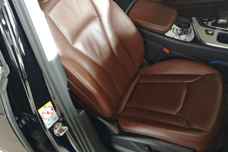 Used Audi Q7 2018 40 TFSI Comfort Model Right Front Seat