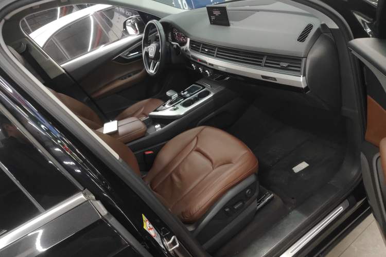 Used Audi Q7 2018 45 TFSI Technology Edition Right Front Seat