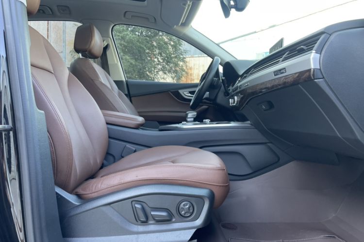 Used Audi Q7 2018 45 TFSI Technology Edition Right Front Seat