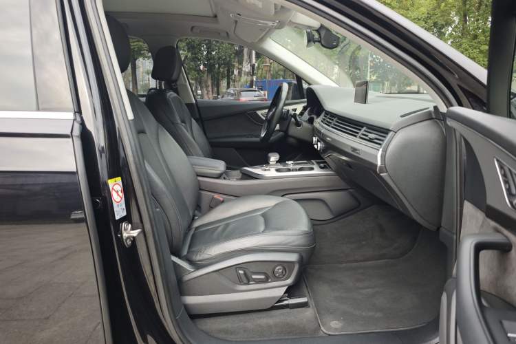 Used Audi Q7 2018 40 TFSI S line Sport Edition Right Front Seat