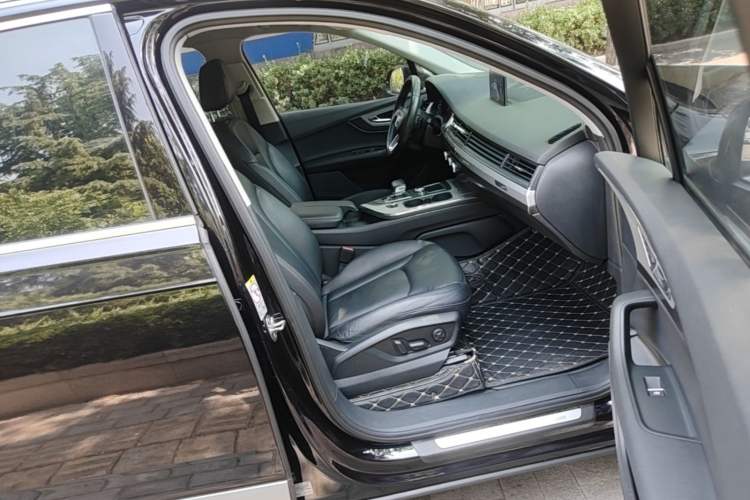 Used Audi Q7 2018 40 TFSI Comfort Model Right Front Seat