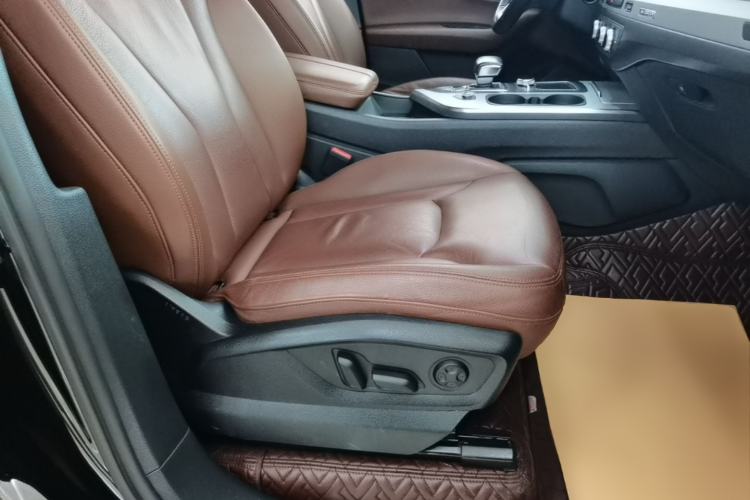 Used Audi Q7 2018 45 TFSI Technology Edition Right Front Seat
