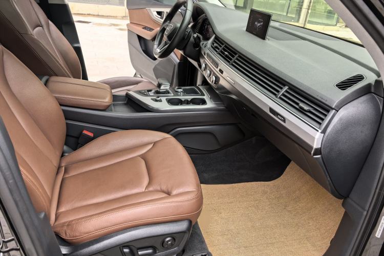 Used Audi Q7 2018 45 TFSI Technology Edition Right Front Seat