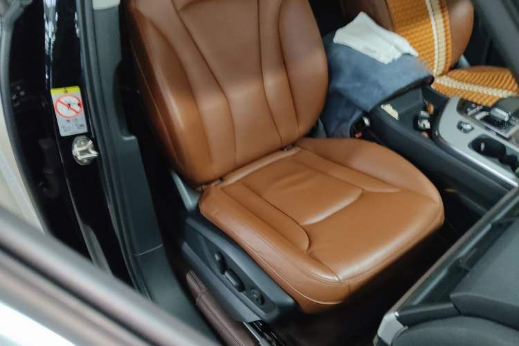 Used Audi Q7 2018 45 TFSI Technology Edition Right Front Seat