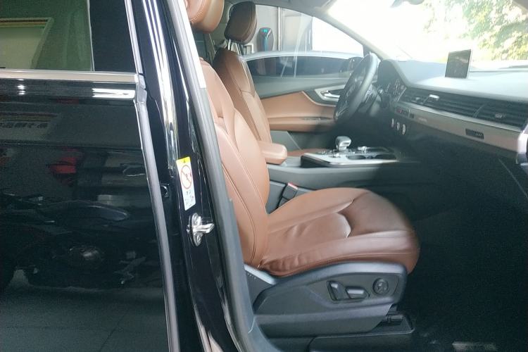 Used Audi Q7 2018 40 TFSI Comfort Model Right Front Seat