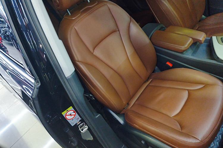 Used Audi Q7 2018 45 TFSI Technology Edition Right Front Seat
