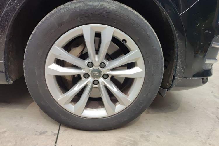 Used Audi Q7 2018 45 TFSI Technology Edition Right Front Wheel Hub