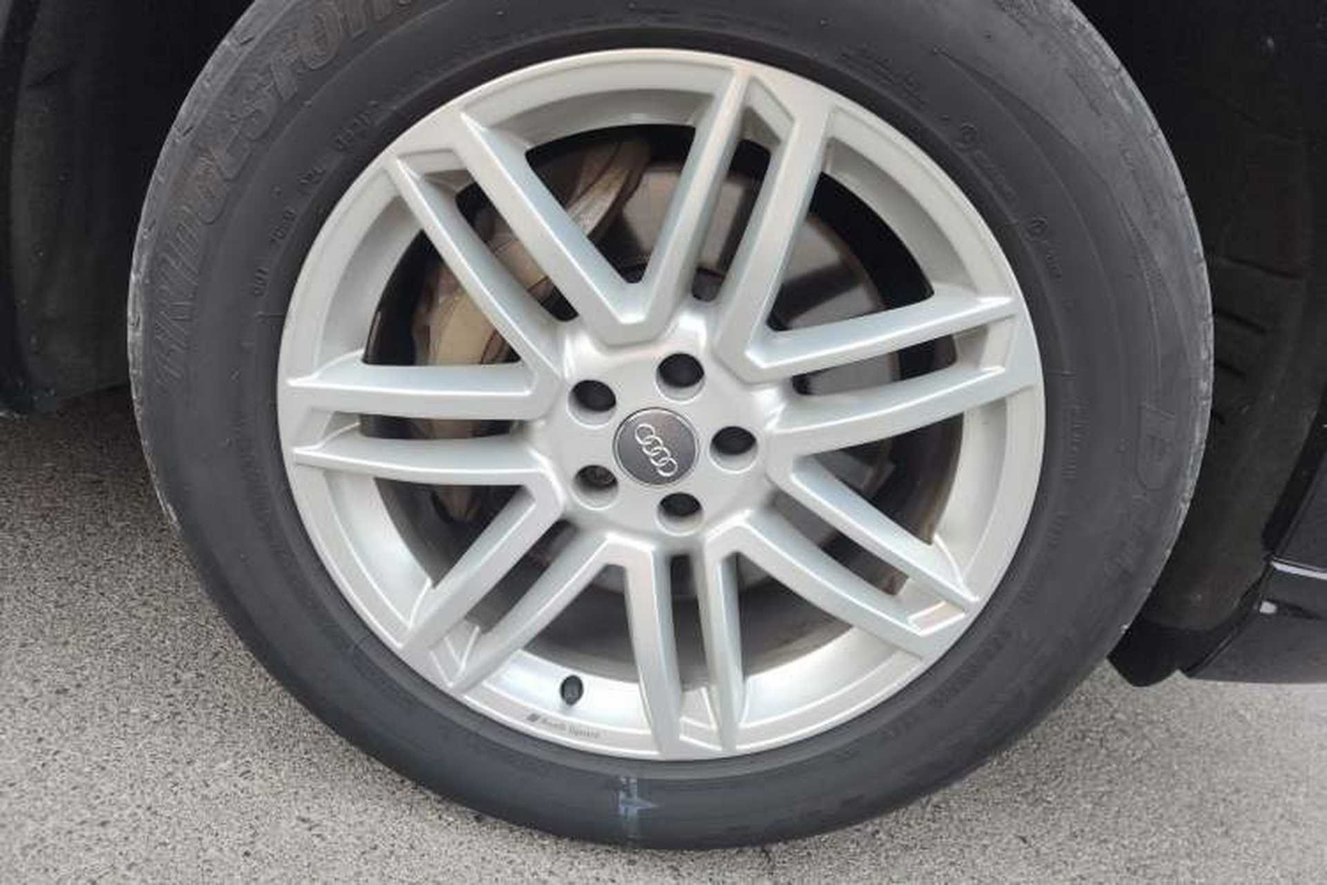 Used Audi Q7  Right Front Wheel Hub