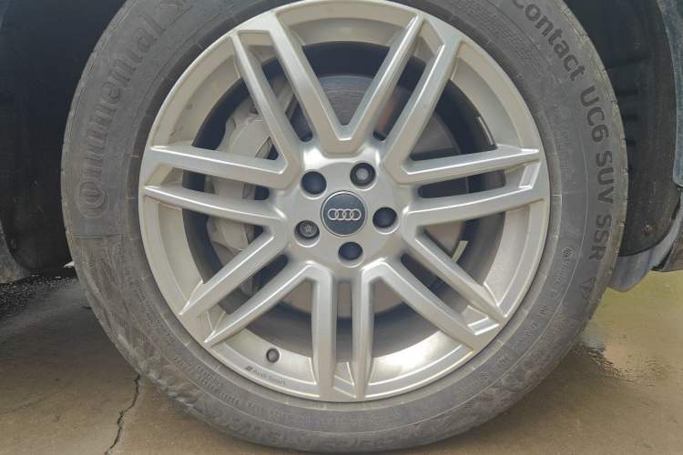 Used Audi Q7 2018 40 TFSI Comfort Model Right Front Wheel Hub