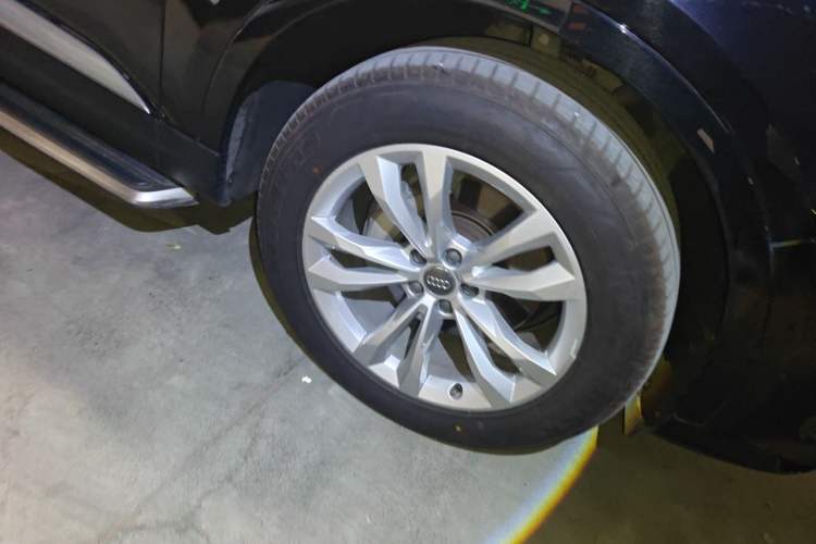 Used Audi Q7 2018 40 TFSI Comfort Model Right Front Wheel Hub
