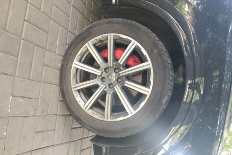 Used Audi Q7 2018 45 TFSI Technology Edition Right Front Wheel Hub