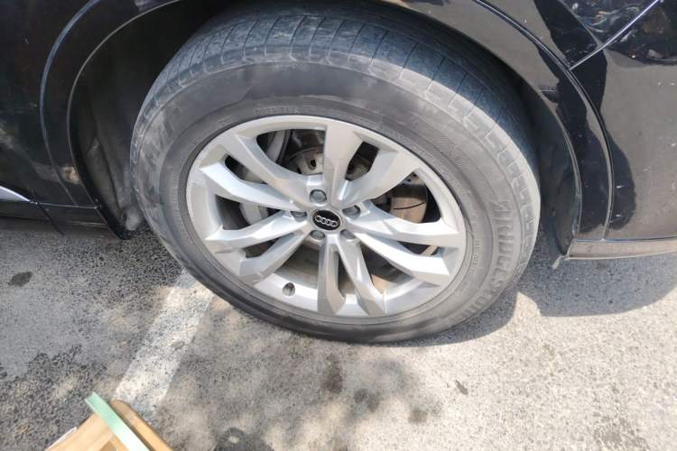 Used Audi Q7 2018 45 TFSI Technology Edition Right Front Wheel Hub