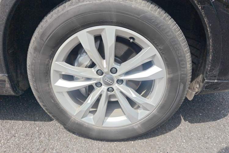 Used Audi Q7 2018 40 TFSI Comfort Model Right Front Wheel Hub