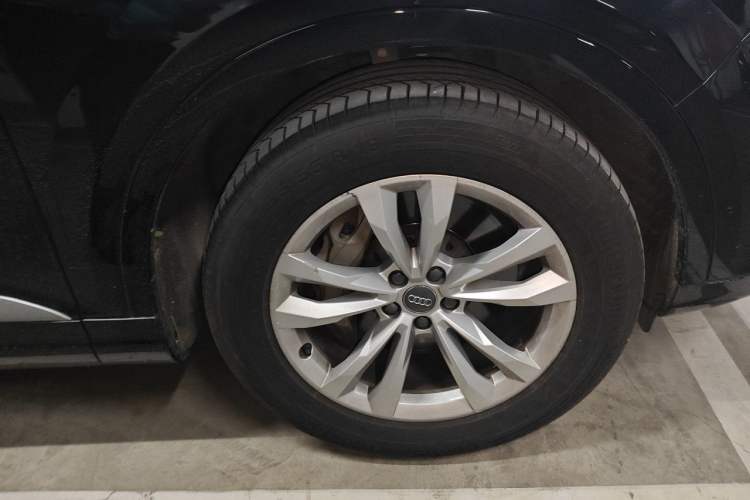 Used Audi Q7 2018 45 TFSI Technology Edition Right Front Wheel Hub
