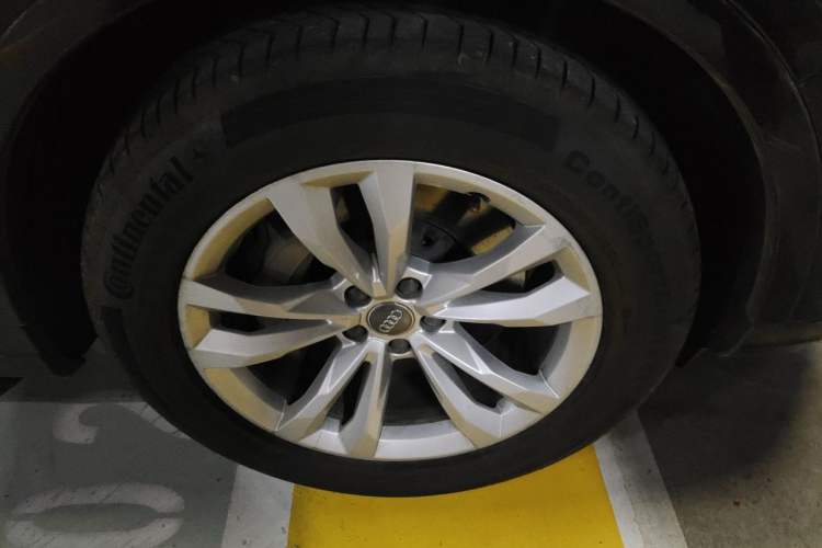 Used Audi Q7 2018 45 TFSI Technology Edition Right Front Wheel Hub