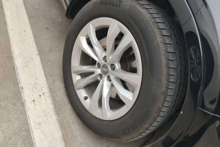 Used Audi Q7 2018 40 TFSI Comfort Model Right Front Wheel Hub