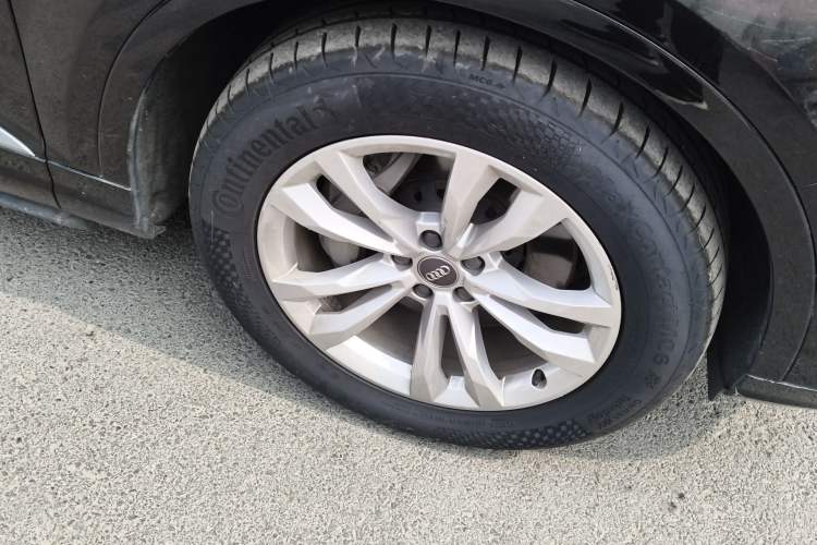 Used Audi Q7 2018 45 TFSI Technology Edition Right Front Wheel Hub