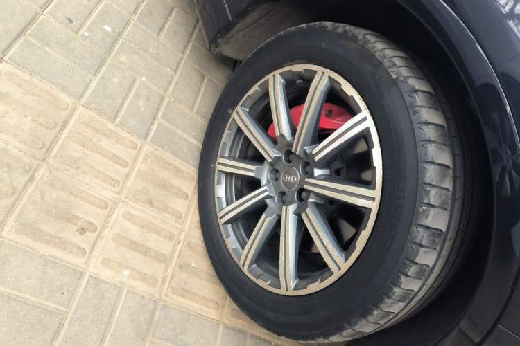 Used Audi Q7 2018 45 TFSI Technology Edition Right Front Wheel Hub