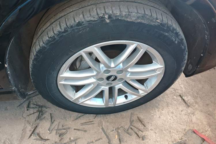 Used Audi Q7 2018 40 TFSI Comfort Model Right Front Wheel Hub