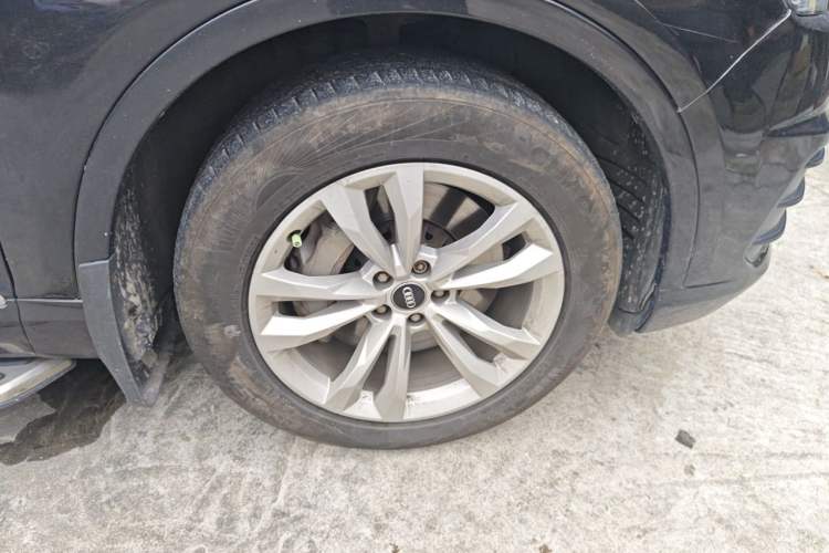 Used Audi Q7 2018 40 TFSI Comfort Model Right Front Wheel Hub