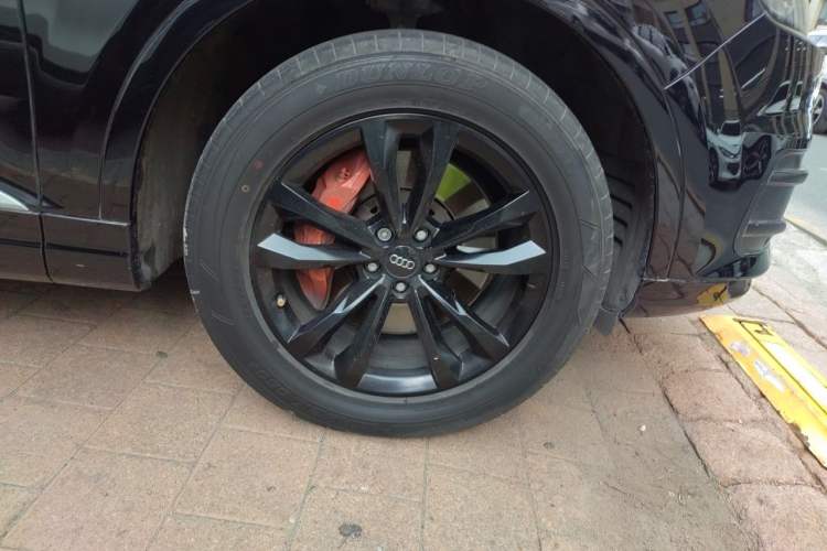 Used Audi Q7 2018 45 TFSI Technology Edition Right Front Wheel Hub
