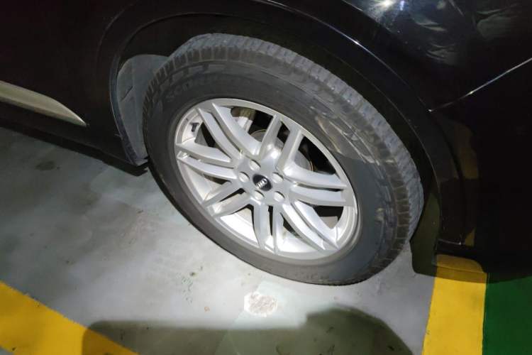 Used Audi Q7 2018 40 TFSI Comfort Model Right Front Wheel Hub