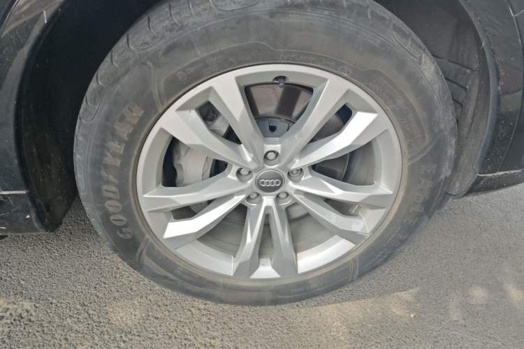 Used Audi Q7 2018 45 TFSI Technology Edition Right Front Wheel Hub