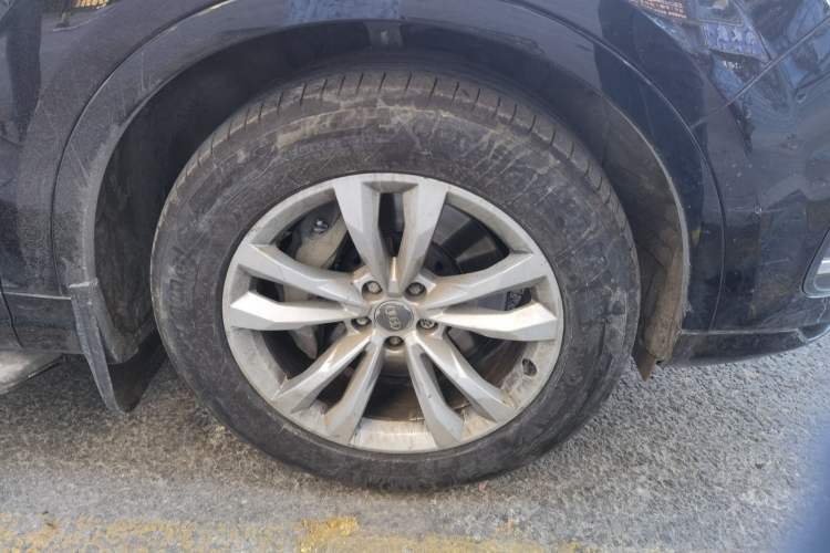 Used Audi Q7 2018 40 TFSI Comfort Model Right Front Wheel Hub