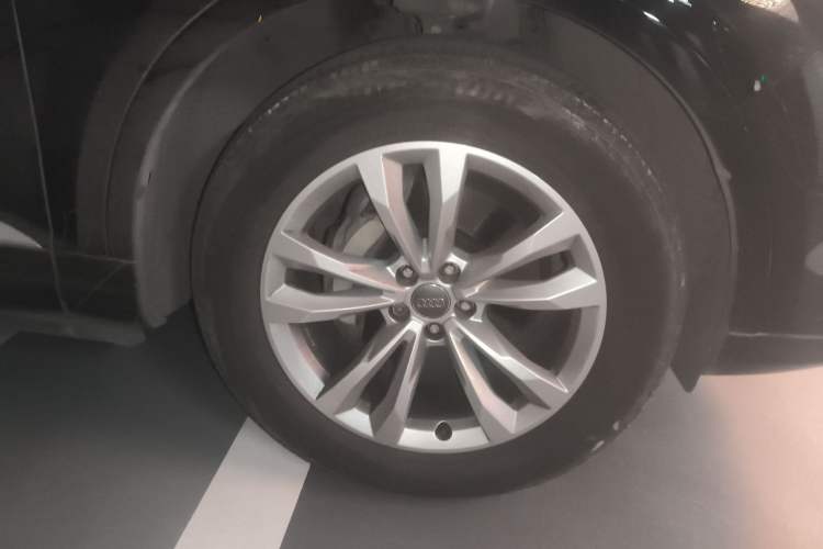 Used Audi Q7 2018 40 TFSI Comfort Model Right Front Wheel Hub