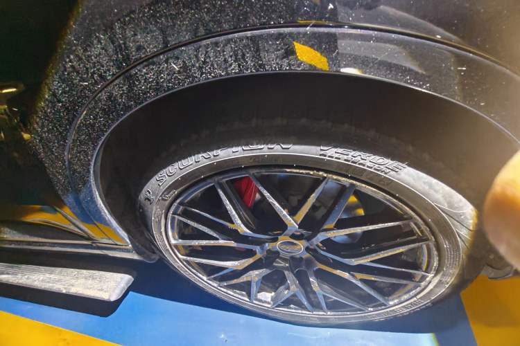 Used Audi Q7 2018 40 TFSI Comfort Model Right Front Wheel Hub