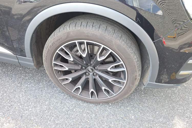 Used Audi Q7 2018 45 TFSI Technology Edition Right Front Wheel Hub