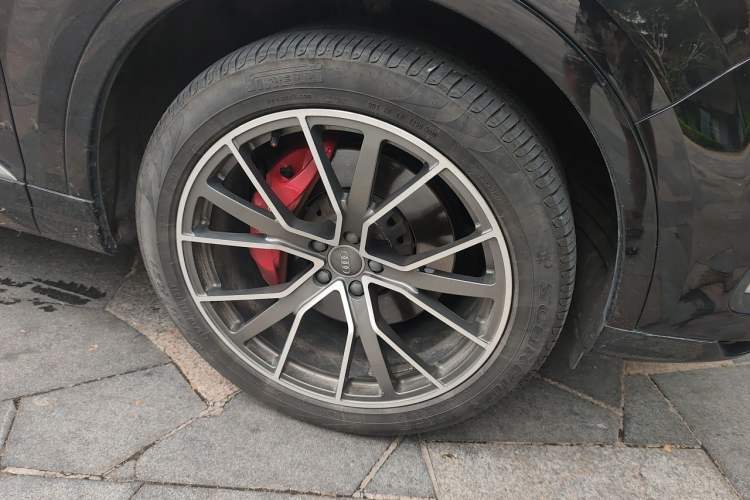 Used Audi Q7 2018 45 TFSI Technology Edition Right Front Wheel Hub