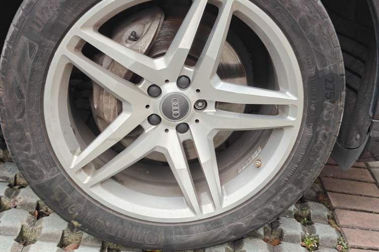 Used Audi Q7 2018 40 TFSI Comfort Model Right Front Wheel Hub