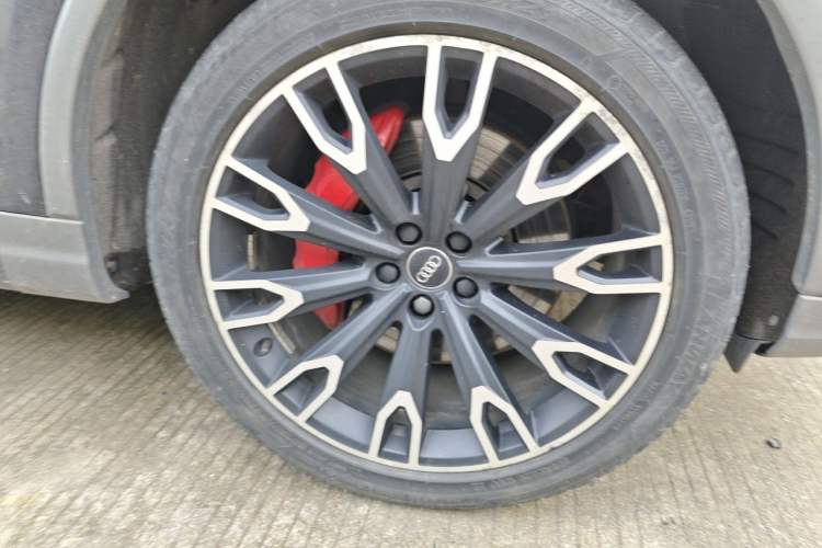 Used Audi Q7 2018 45 TFSI Technology Edition Right Front Wheel Hub