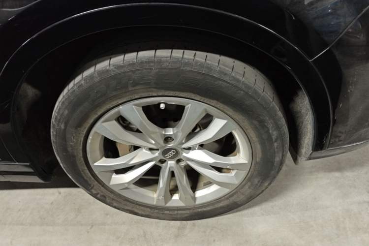 Used Audi Q7 2018 45 TFSI Technology Edition Right Front Wheel Hub