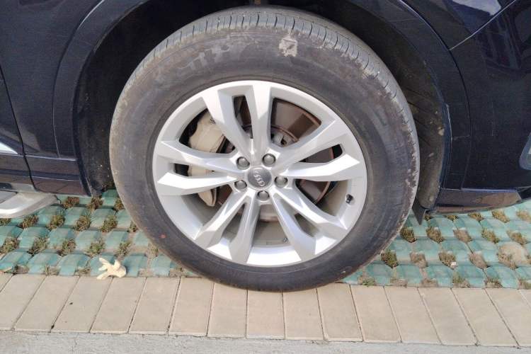 Used Audi Q7 2018 45 TFSI Technology Edition Right Front Wheel Hub