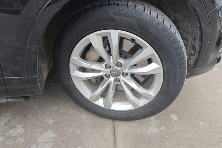 Used Audi Q7 2018 40 TFSI Comfort Model Right Front Wheel Hub