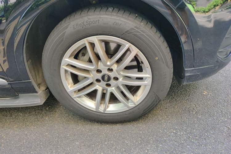 Used Audi Q7 2018 40 TFSI Comfort Model Right Front Wheel Hub