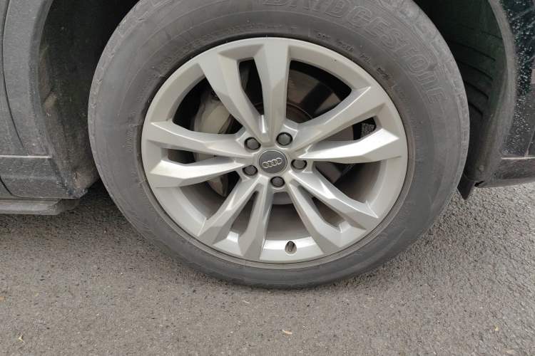 Used Audi Q7 2018 40 TFSI Comfort Model Right Front Wheel Hub